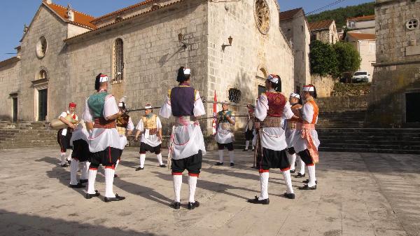 Manifestacije i običaji